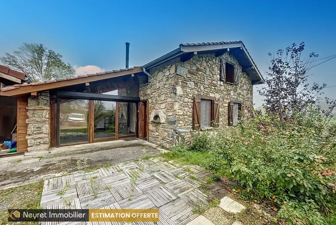 Villa en pierre avec 4 chambres à Larajasse - Maison confortable avec terrain 