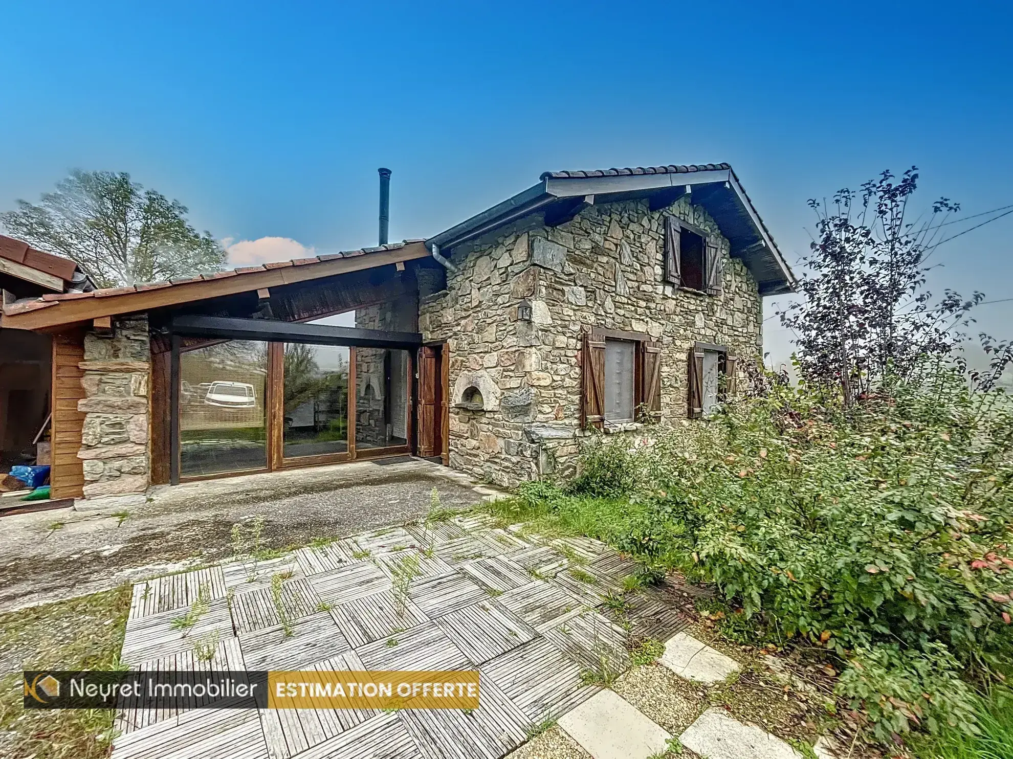 Villa en pierre avec 4 chambres à Larajasse - Maison confortable avec terrain 