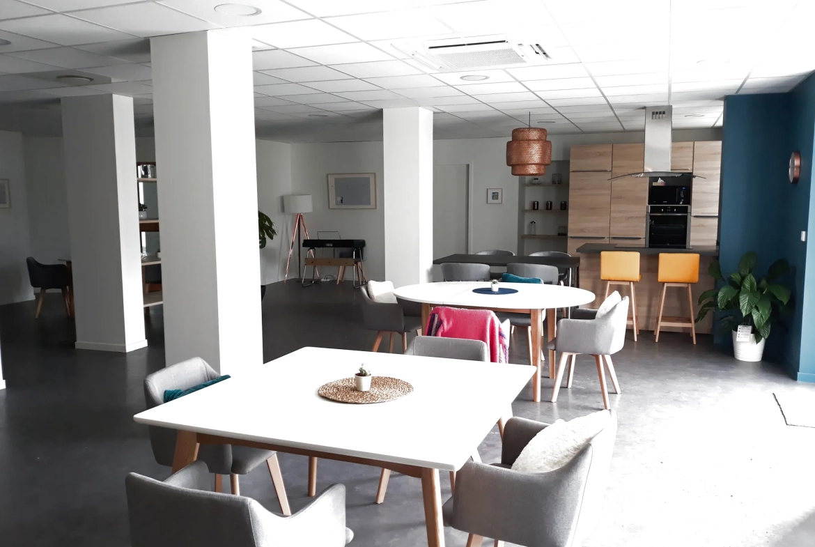 Appartement T2 35 m² à Fougères, Résidence Seniors avec locataire en place 