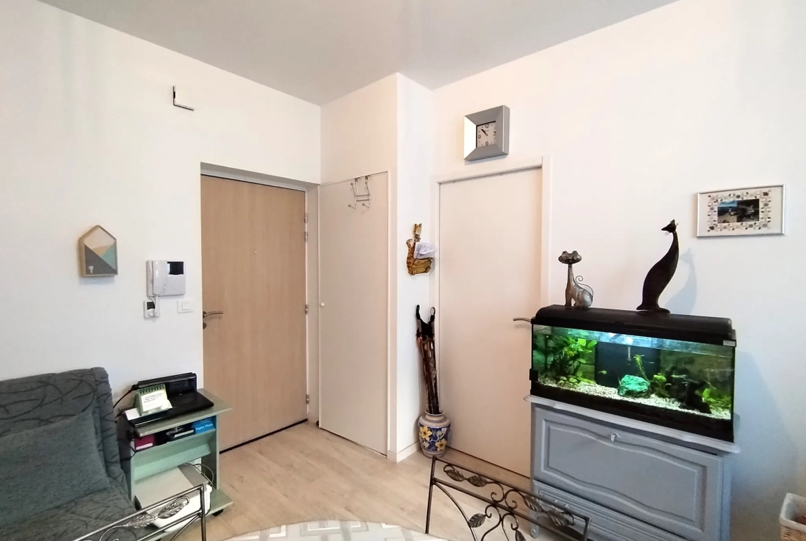 Appartement T2 35 m² à Fougères, Résidence Seniors avec locataire en place 