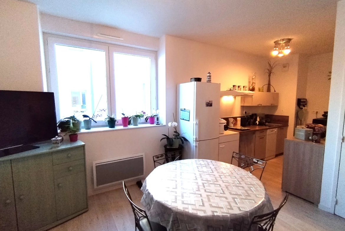 Appartement T2 35 m² à Fougères, Résidence Seniors avec locataire en place 