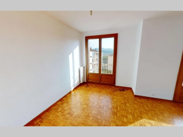 Bel appartement rénové de 3 chambres avec balcon à Gardanne – Exposition sud 