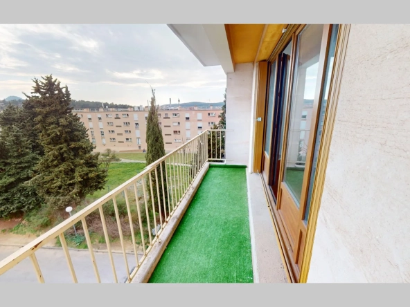Bel appartement rénové de 3 chambres avec balcon à Gardanne – Exposition sud