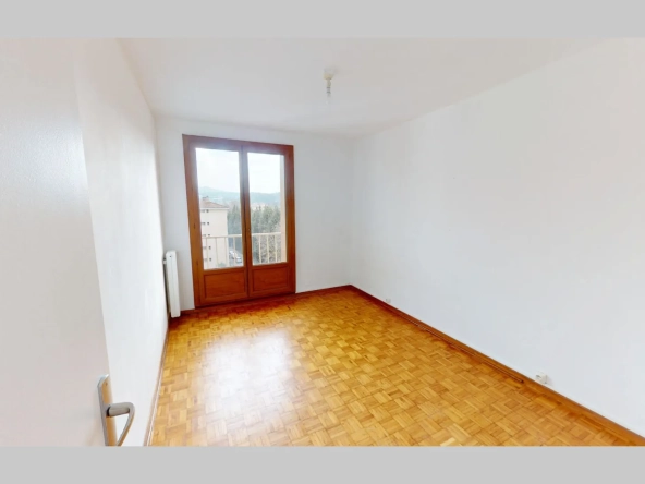 Bel appartement rénové de 3 chambres avec balcon à Gardanne – Exposition sud 