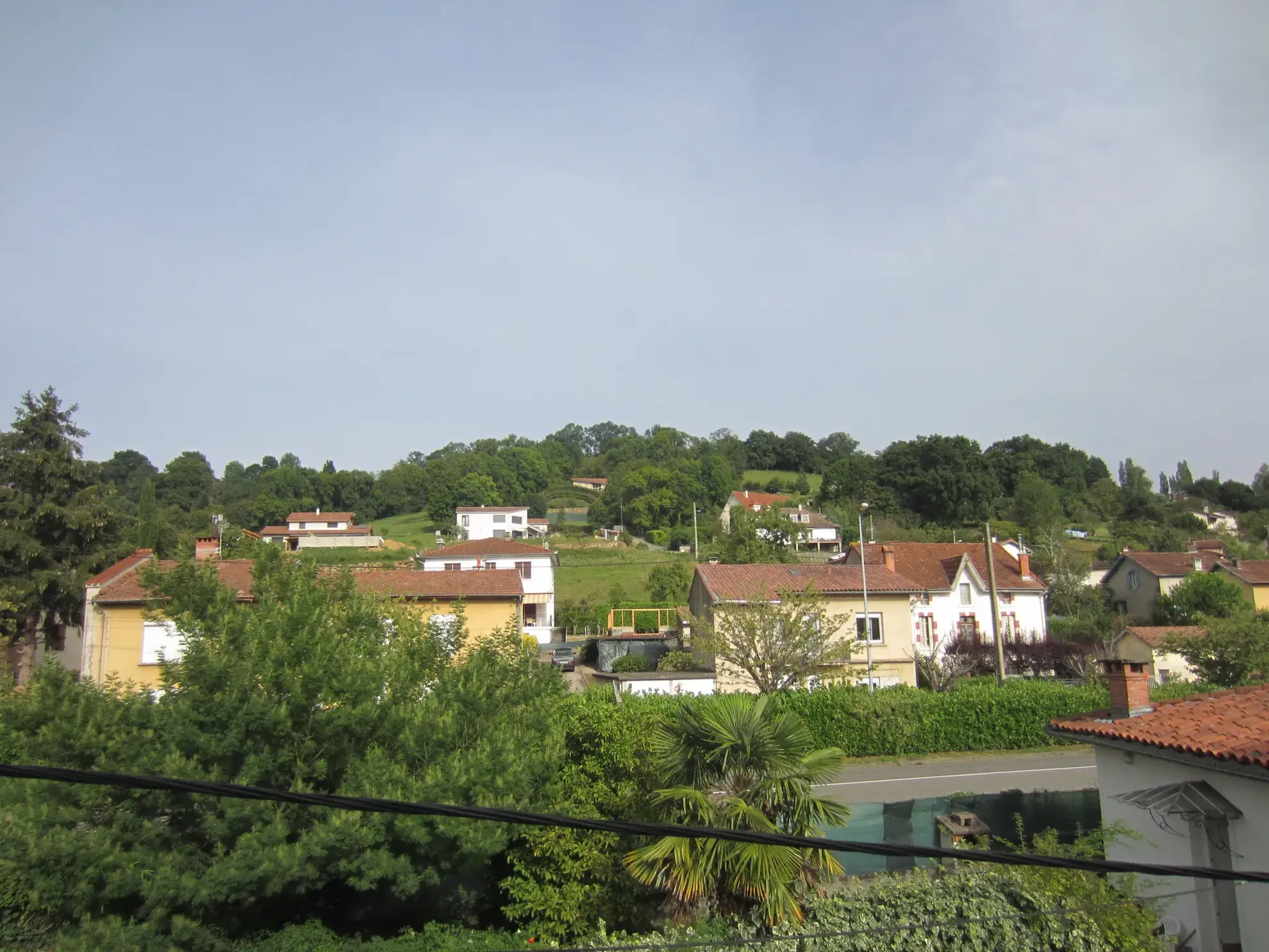 Maison d'architecte en centre-ville de Saint-Girons avec espaces intérieurs et vue imprenable 