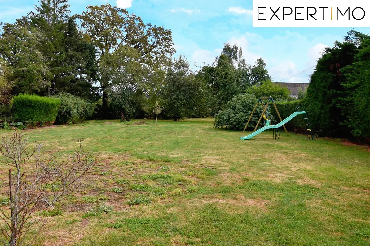 Maison rénovée de 190m² avec grand terrain à Pionsat, idéale pour résidence familiale 