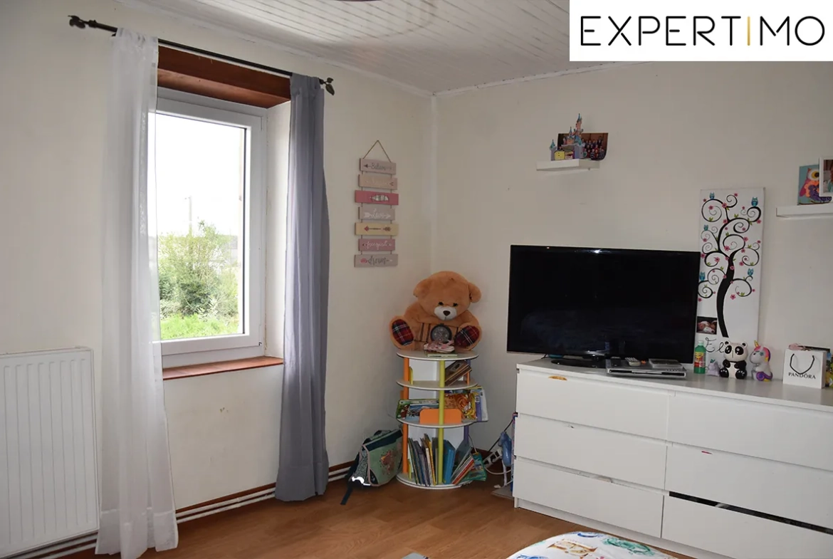 Maison rénovée de 190m² avec grand terrain à Pionsat, idéale pour résidence familiale 