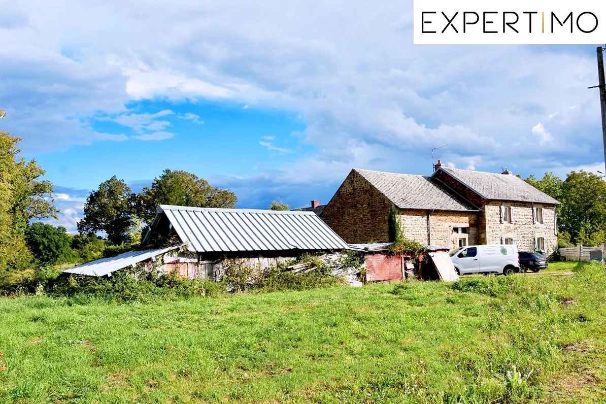 Maison rénovée de 190m² avec grand terrain à Pionsat, idéale pour résidence familiale 