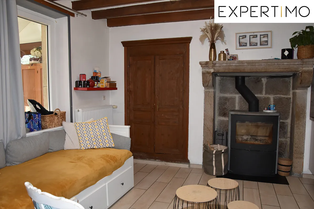 Maison rénovée de 190m² avec grand terrain à Pionsat, idéale pour résidence familiale 
