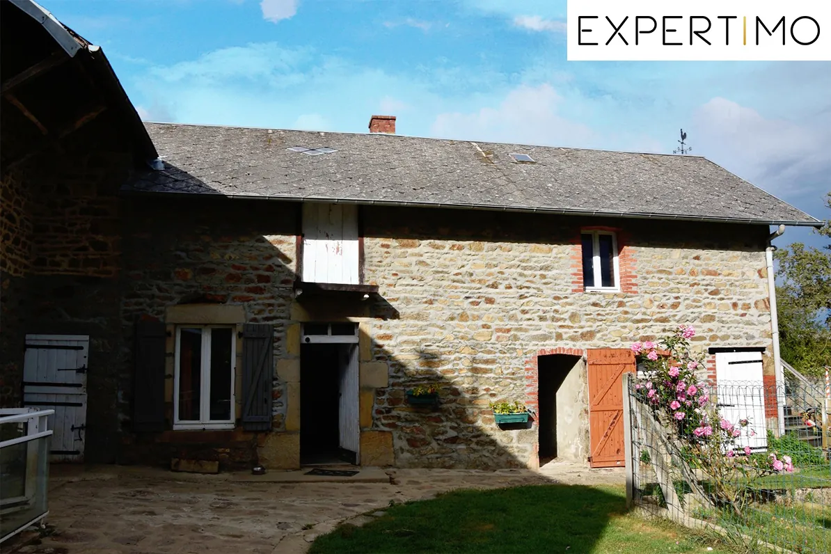 Maison rénovée de 190m² avec grand terrain à Pionsat, idéale pour résidence familiale 
