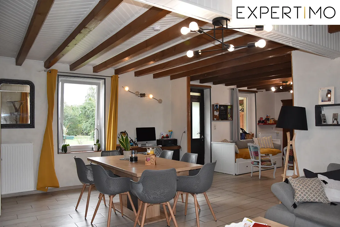 Maison rénovée de 190m² avec grand terrain à Pionsat, idéale pour résidence familiale 