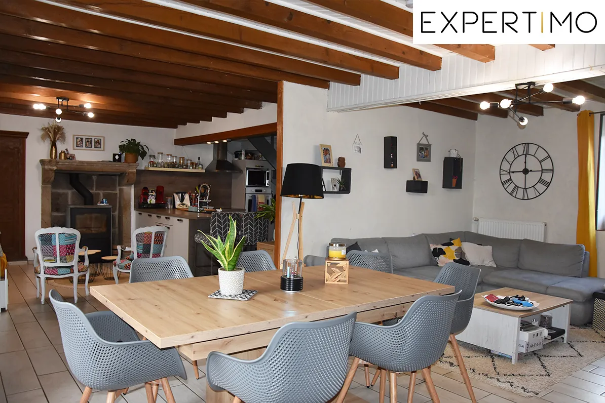 Maison rénovée de 190m² avec grand terrain à Pionsat, idéale pour résidence familiale 