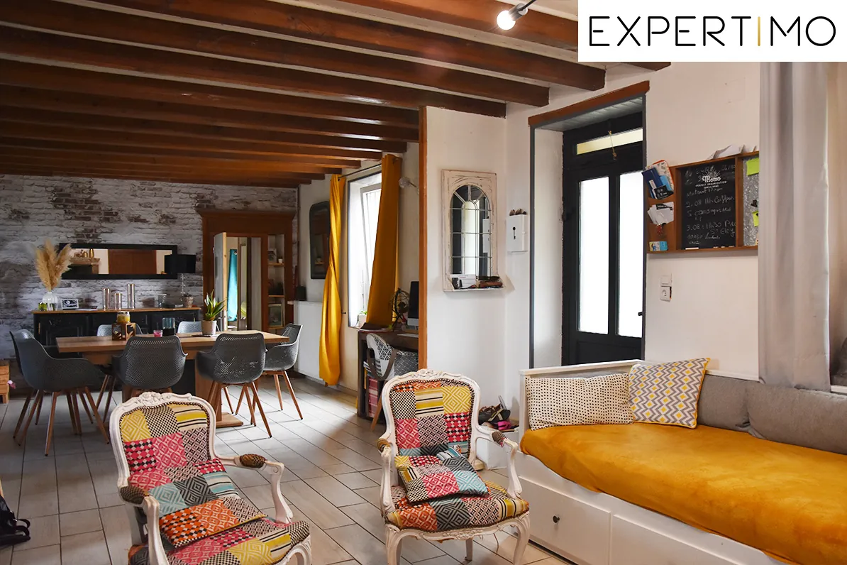 Maison rénovée de 190m² avec grand terrain à Pionsat, idéale pour résidence familiale 