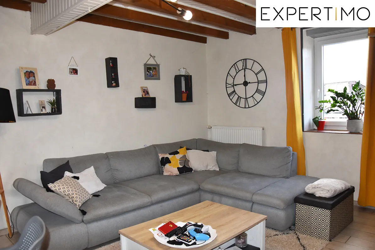 Maison rénovée de 190m² avec grand terrain à Pionsat, idéale pour résidence familiale 