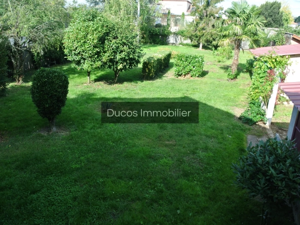 Maison à Marmande avec jardin clos et travaux récents, proche du centre-ville 