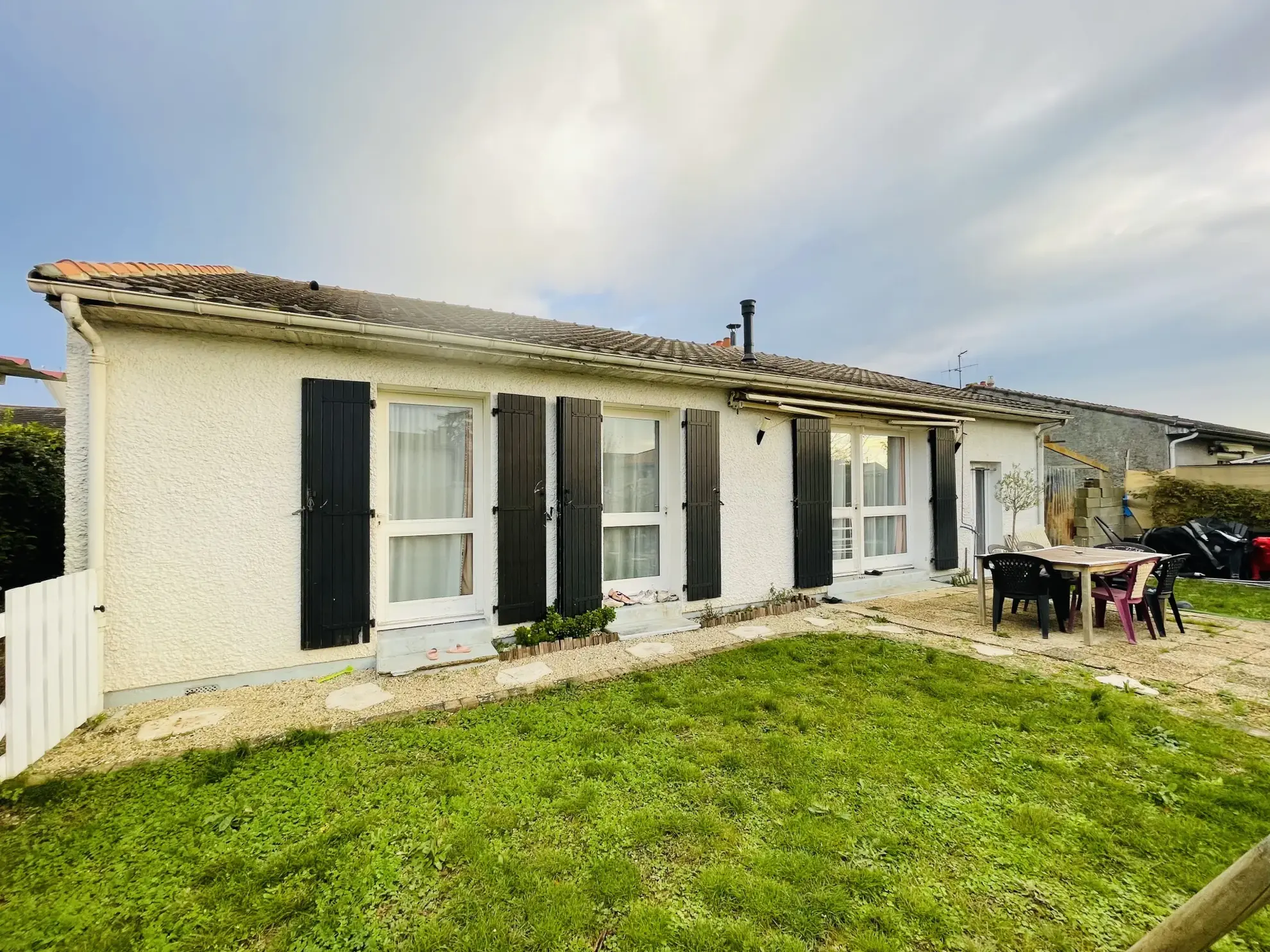 Maison de plain-pied à Buxerolles près de Poitiers avec garage et jardin clos 