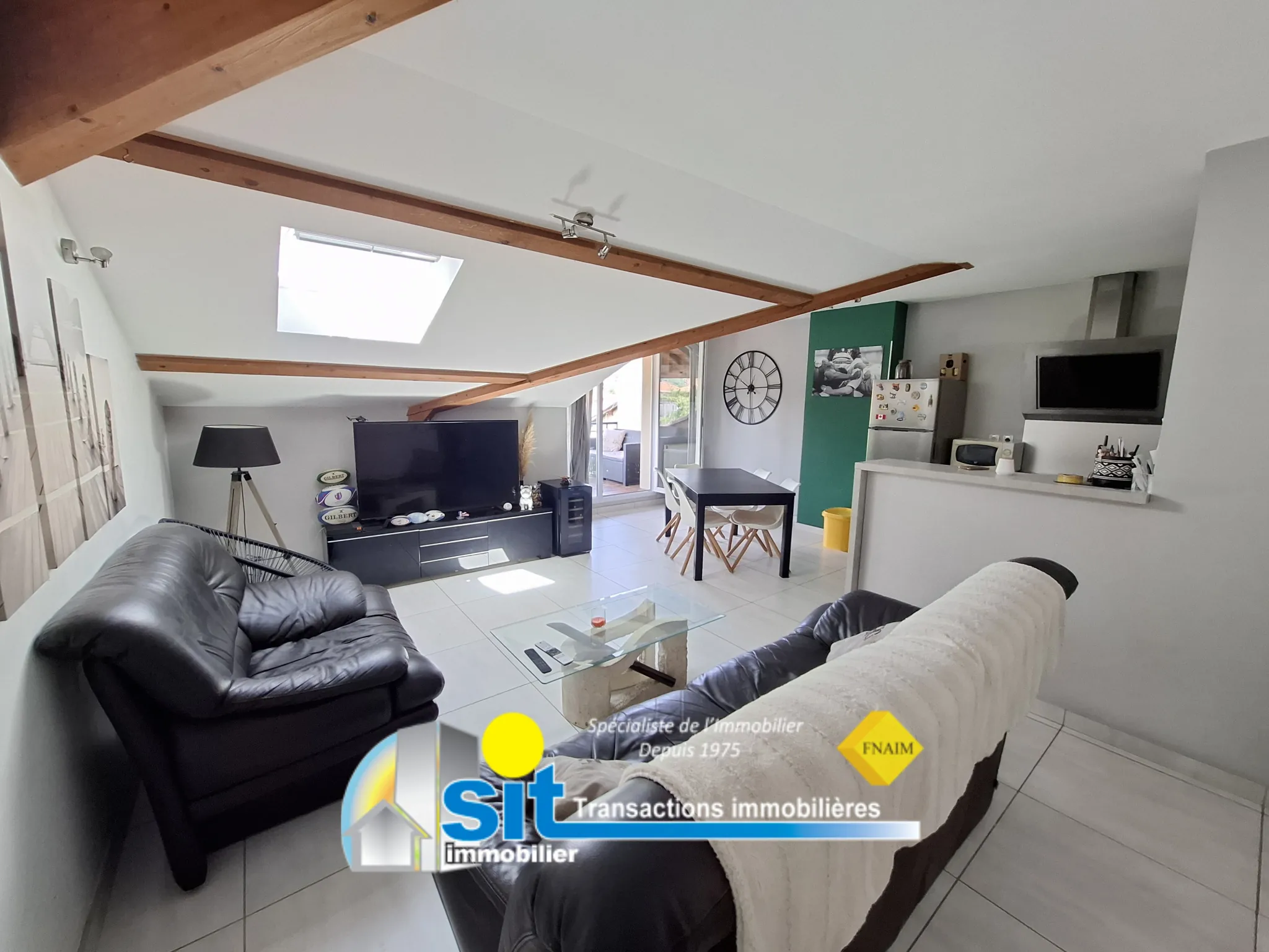 Bel appartement T2 avec terrasse et vue sur la rivière à Condrieu 