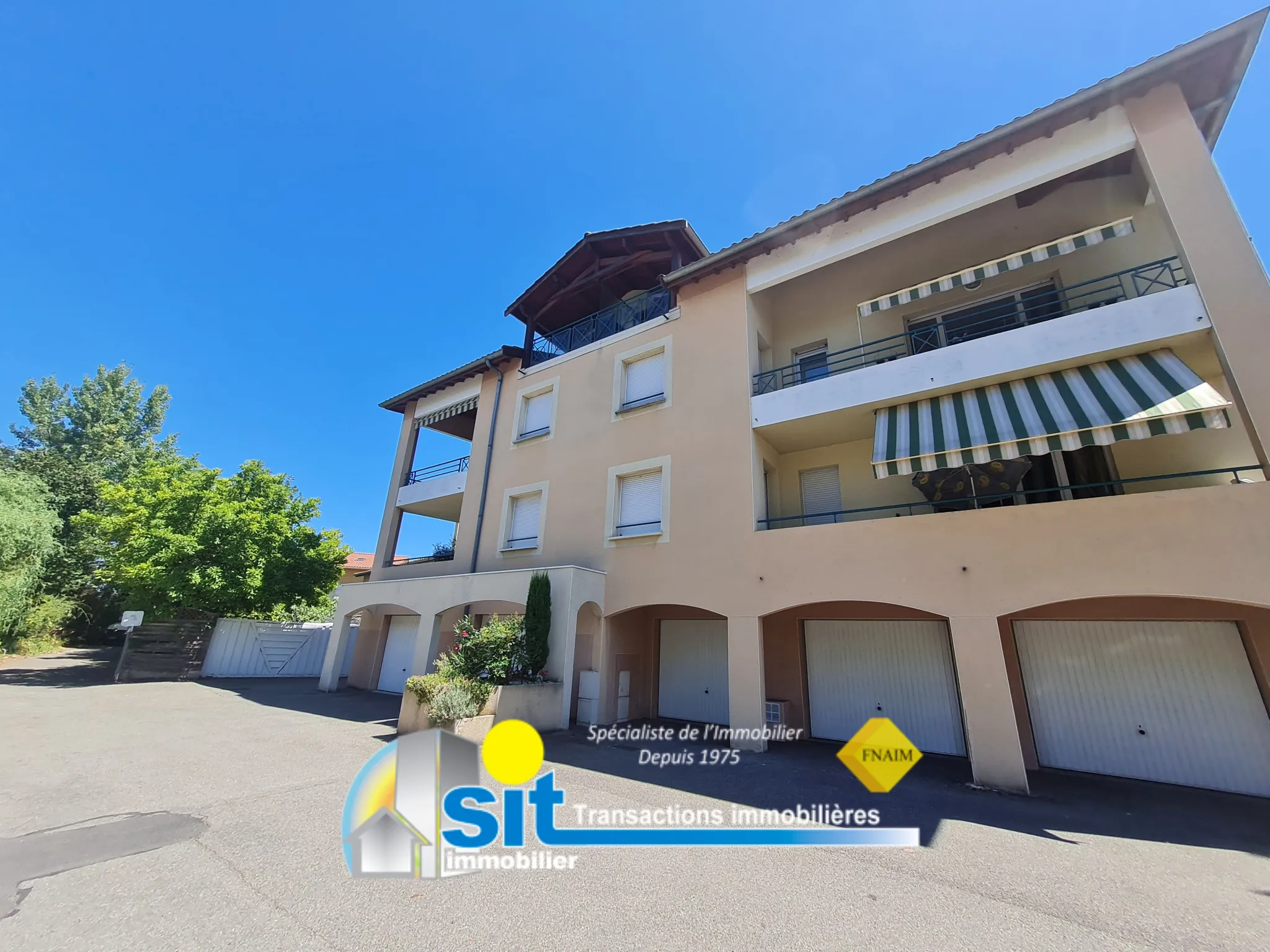 Bel appartement T2 avec terrasse et vue sur la rivière à Condrieu 