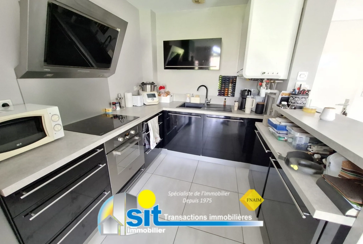 Bel appartement T2 avec terrasse et vue sur la rivière à Condrieu 