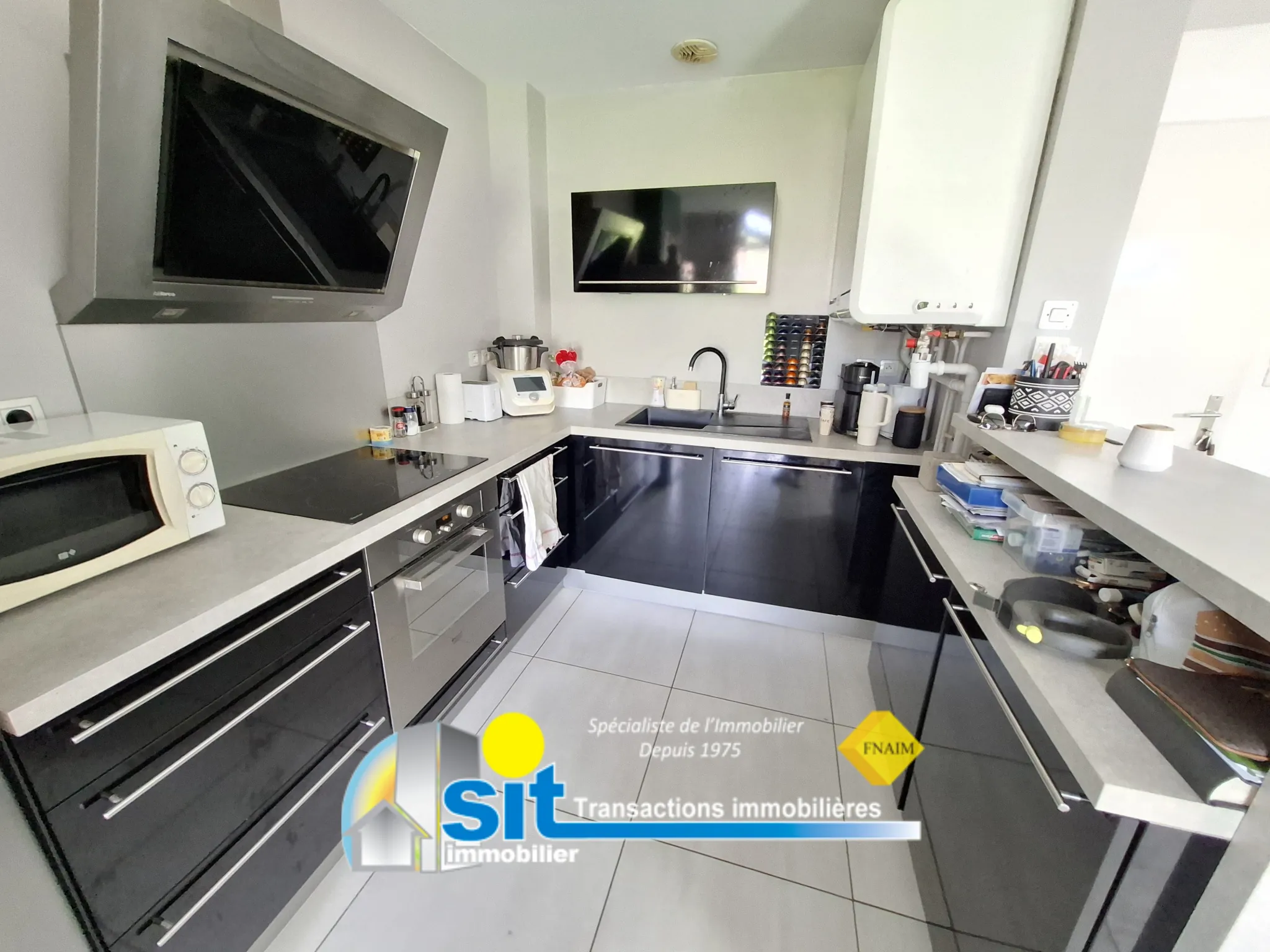 Bel appartement T2 avec terrasse et vue sur la rivière à Condrieu 