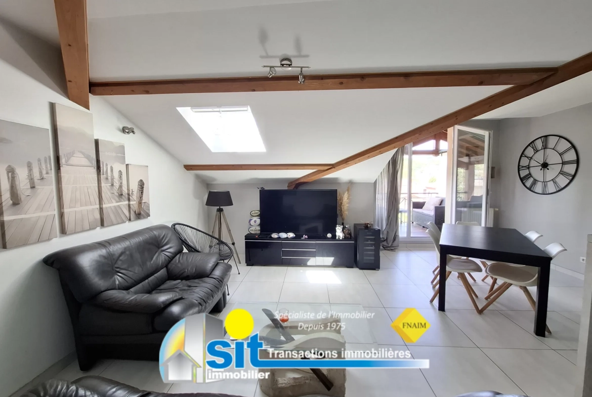 Bel appartement T2 avec terrasse et vue sur la rivière à Condrieu 