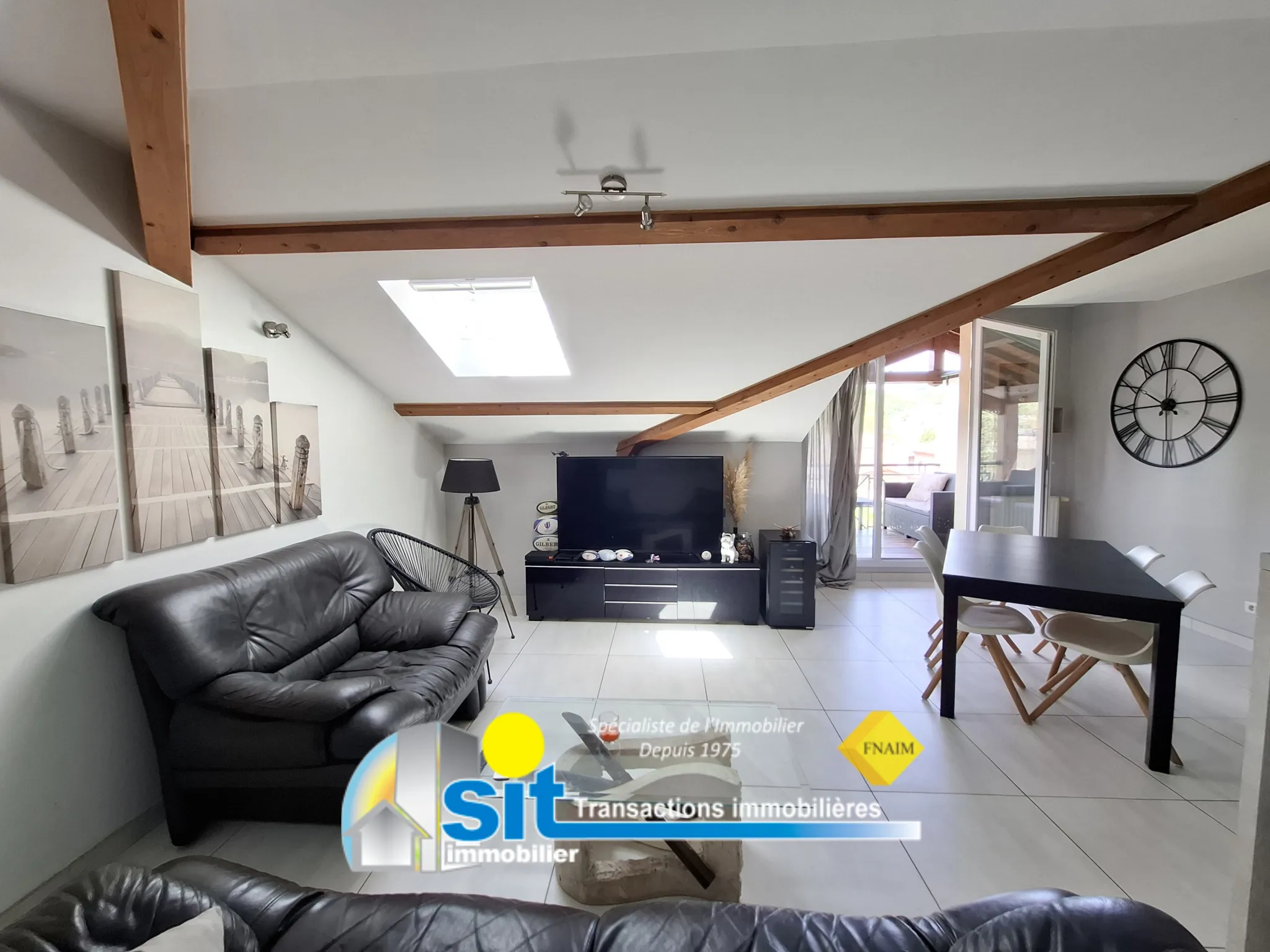 Bel appartement T2 avec terrasse et vue sur la rivière à Condrieu 
