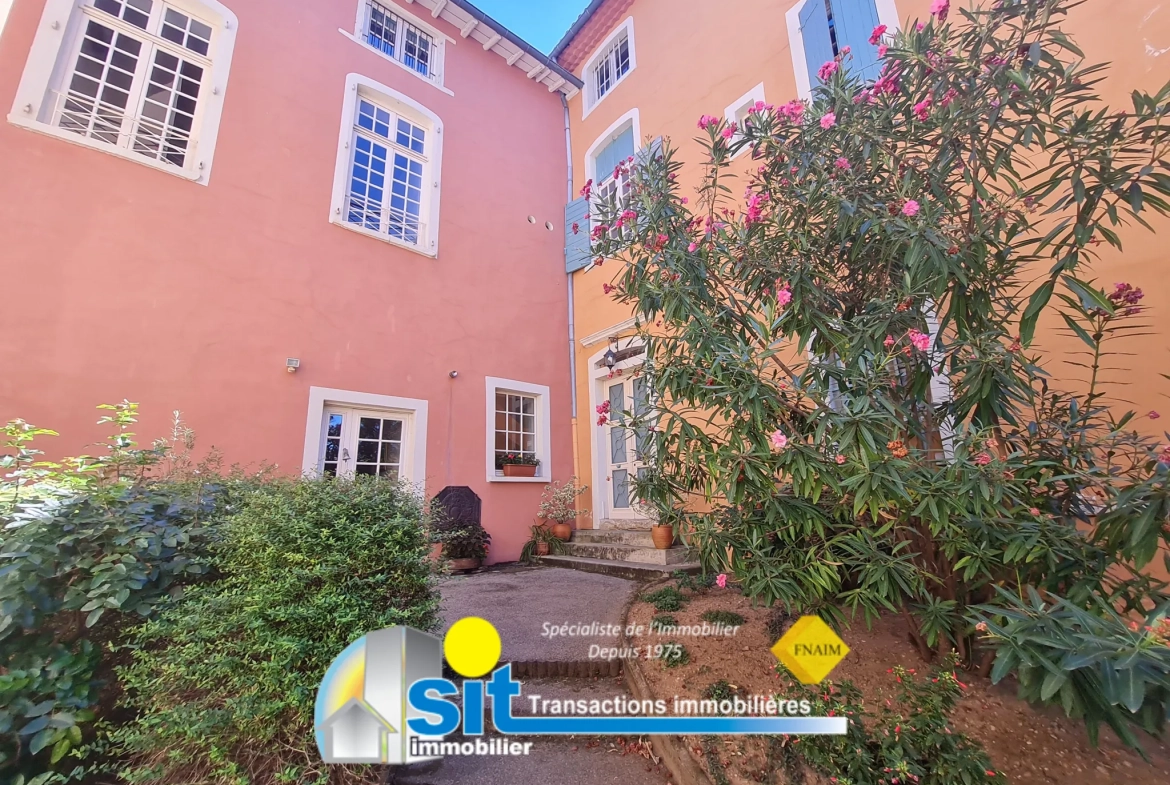 Bel appartement T2 avec terrasse et vue sur la rivière à Condrieu 