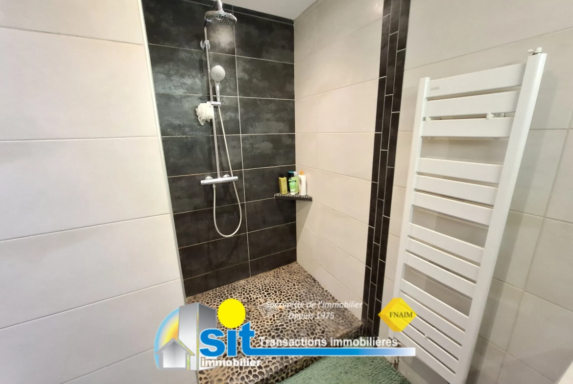 Bel appartement T2 avec terrasse et vue sur la rivière à Condrieu 