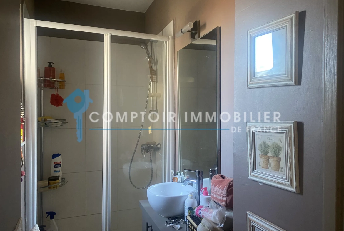 Appartement T4 avec terrasse en vente au dernier étage à Nîmes Écusson 