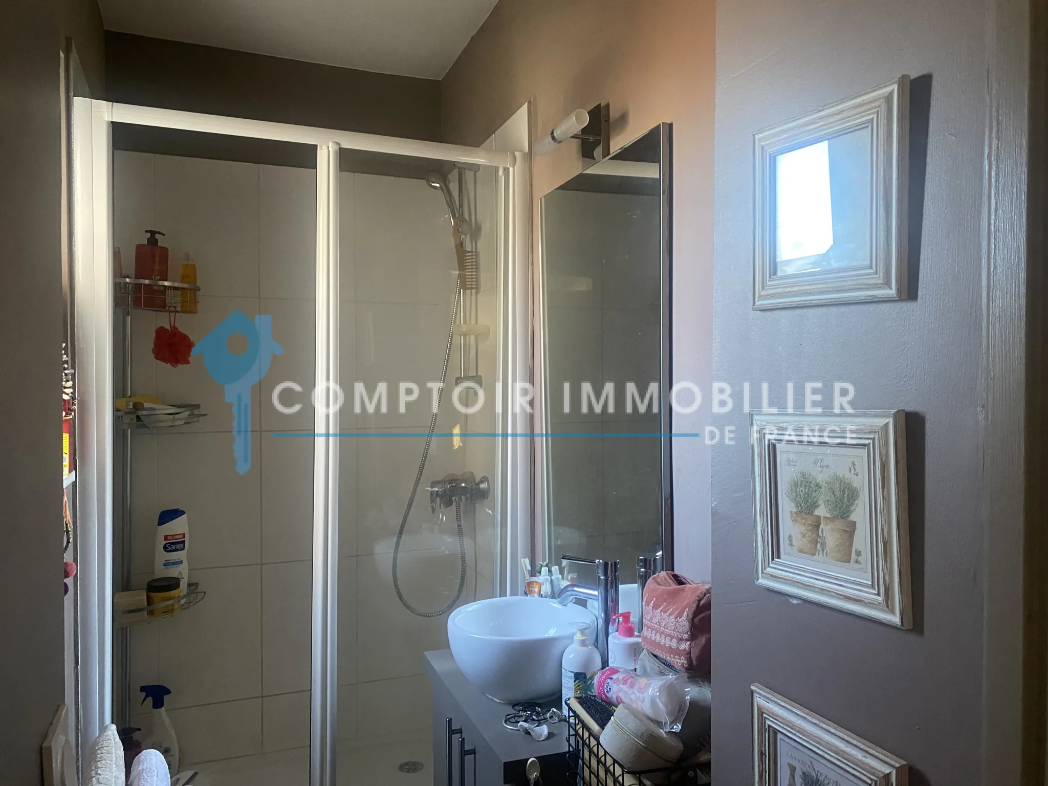 Appartement T4 avec terrasse en vente au dernier étage à Nîmes Écusson 