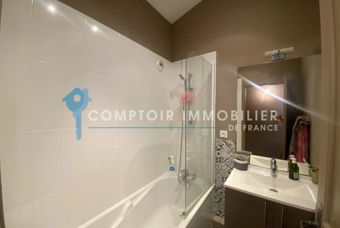 Appartement T4 avec terrasse en vente au dernier étage à Nîmes Écusson 