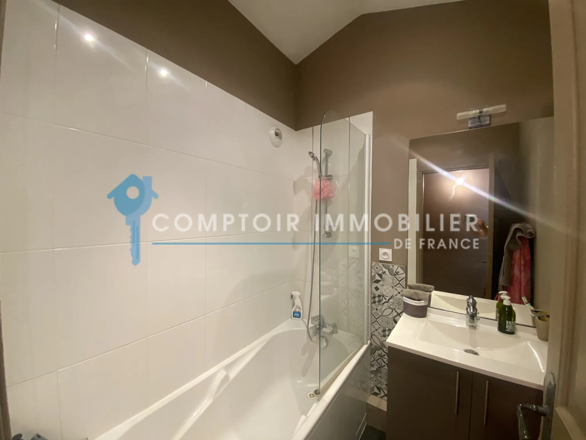 Appartement T4 avec terrasse en vente au dernier étage à Nîmes Écusson 
