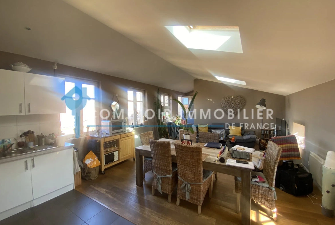 Appartement T4 avec terrasse en vente au dernier étage à Nîmes Écusson 