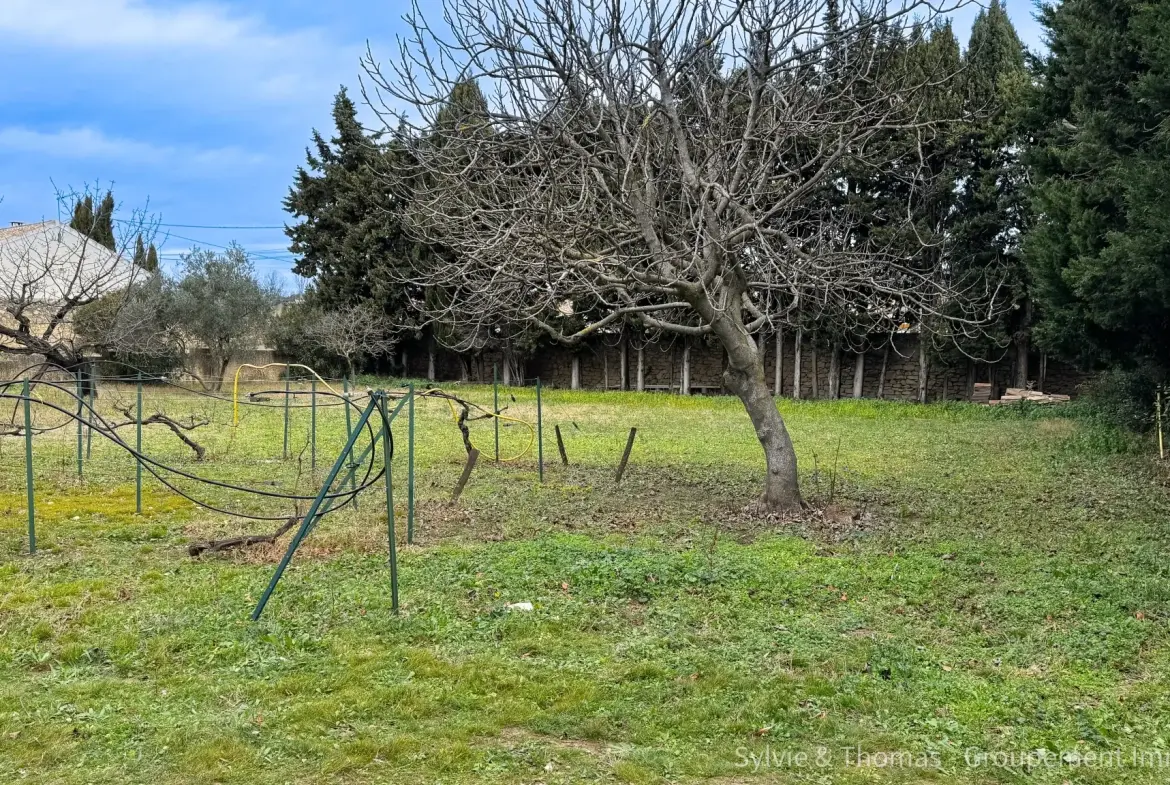 Terrain constructible de 1070 m² à Piolenc, quartier recherché, proximité écoles et commerces 