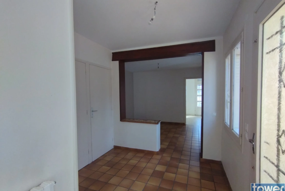 Charmante maison à Noyon avec grand terrain et potentiel d'agrandissement 