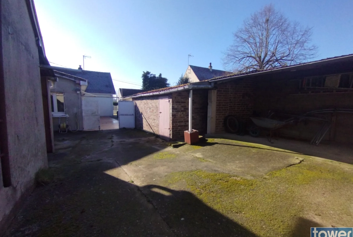 Charmante maison à Noyon avec grand terrain et potentiel d'agrandissement 