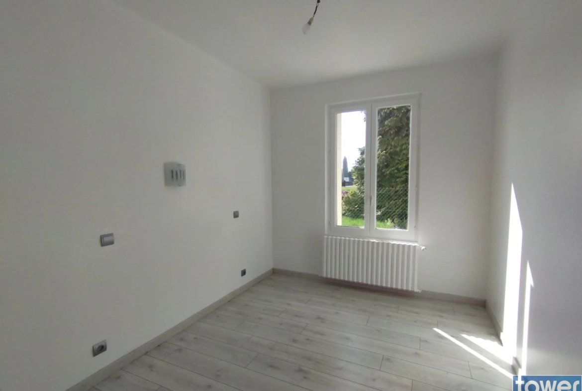 Charmante maison à Noyon avec grand terrain et potentiel d'agrandissement 