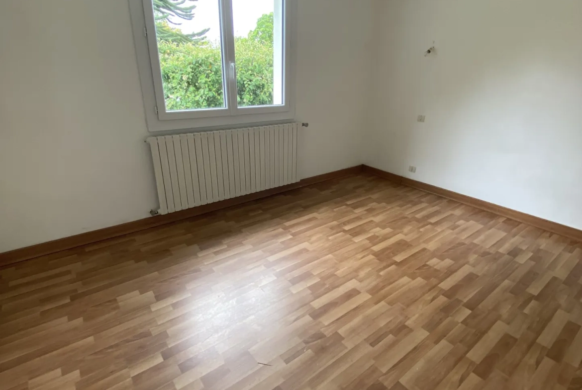 Maison 3 chambres avec garage à Challans, jardin et chauffage au fioul 