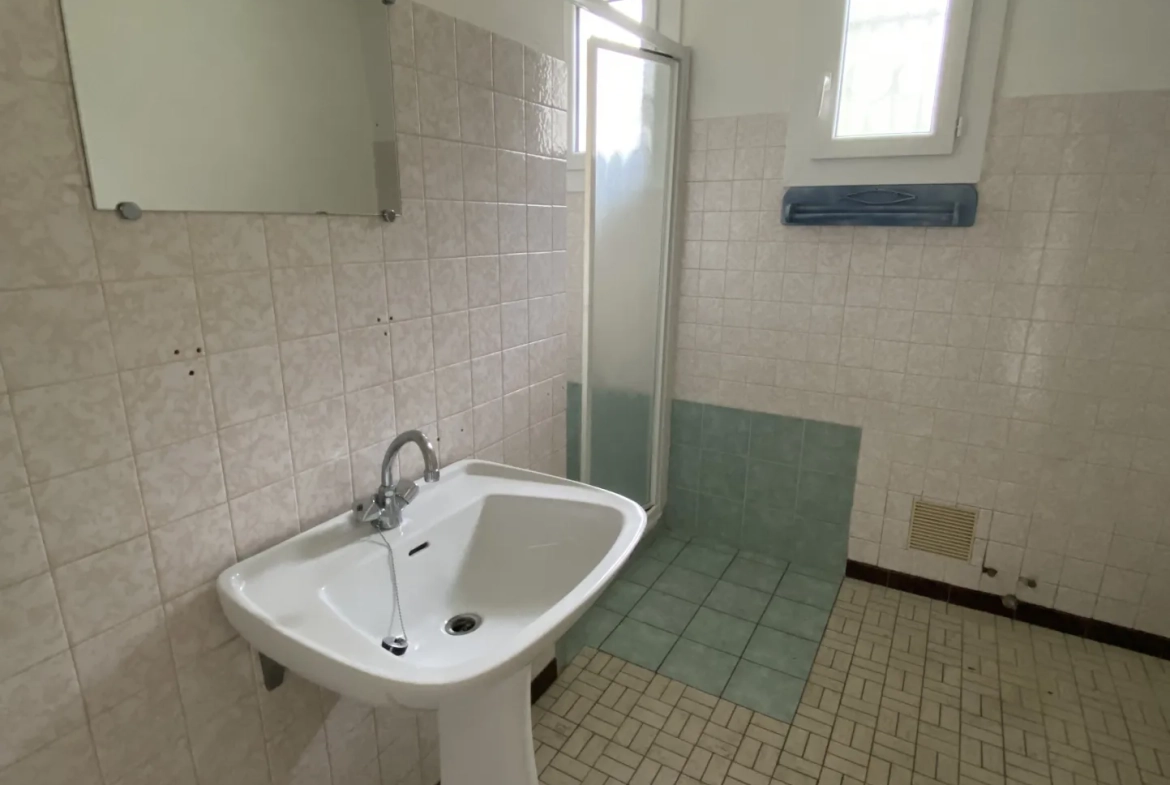 Maison 3 chambres avec garage à Challans, jardin et chauffage au fioul 