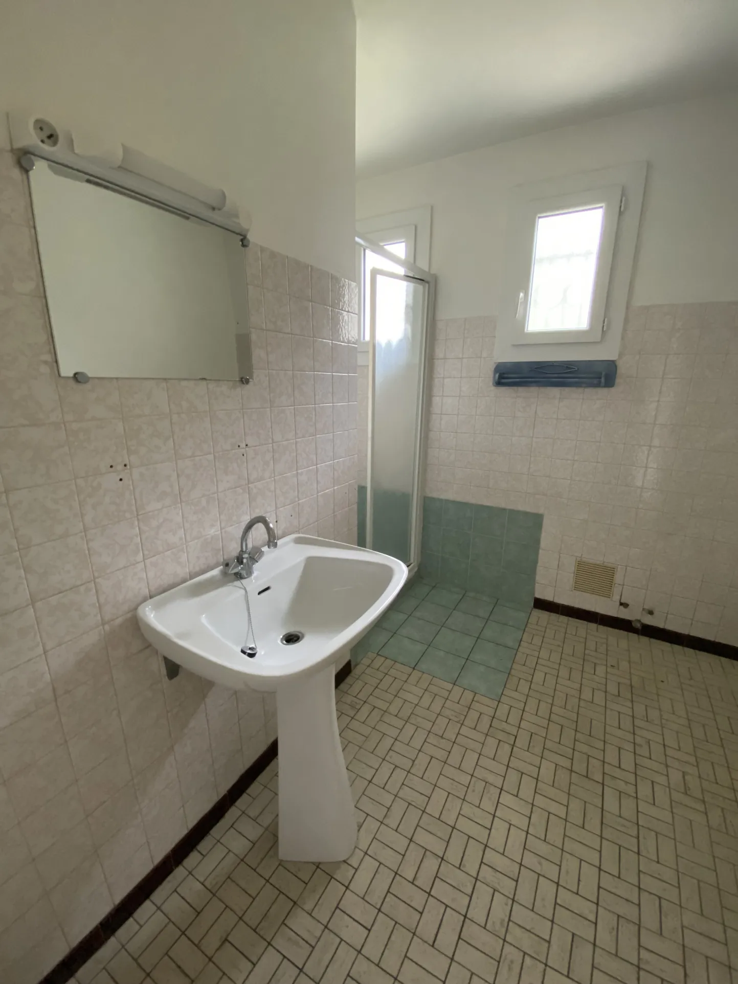Maison 3 chambres avec garage à Challans, jardin et chauffage au fioul 