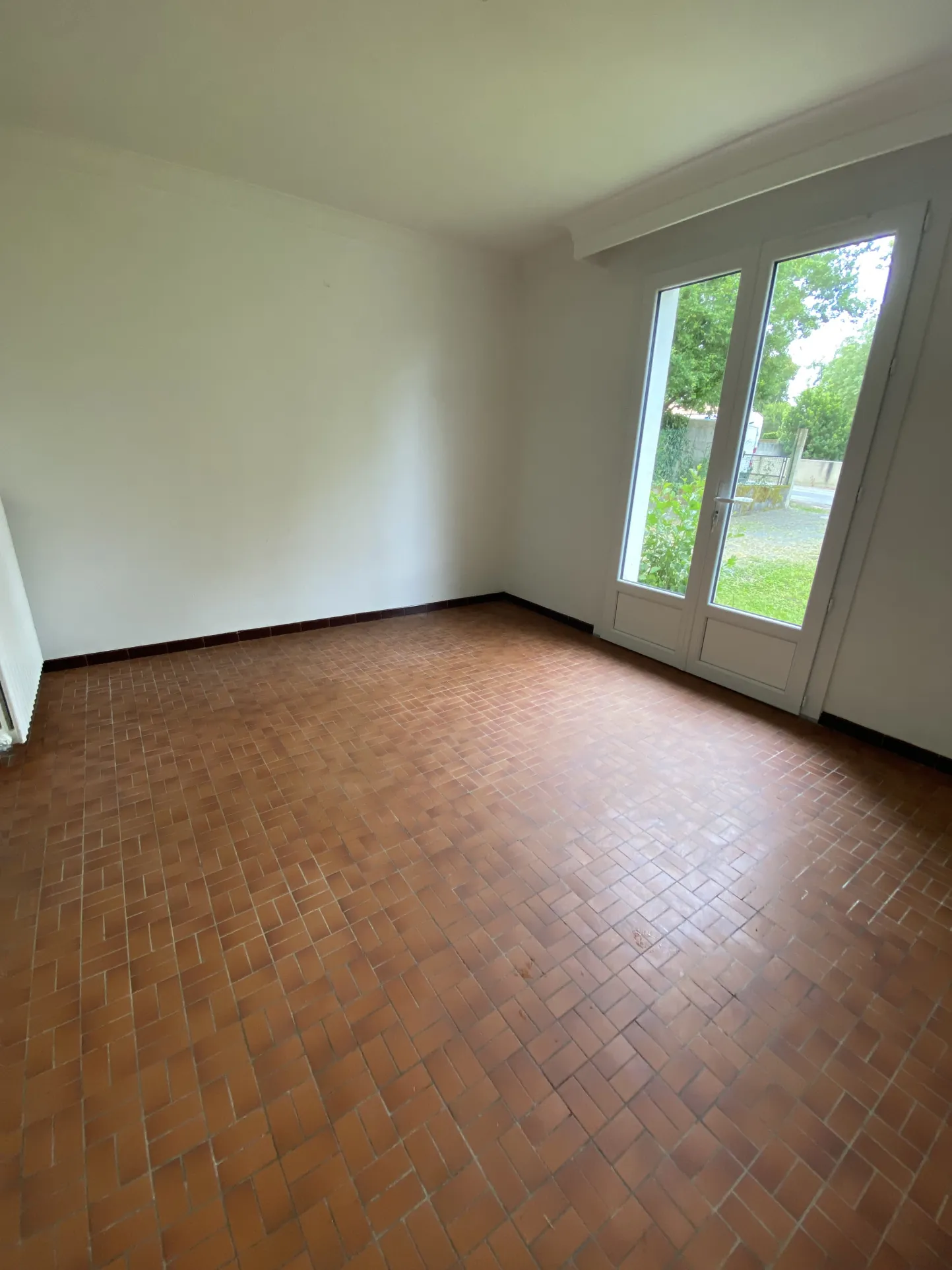 Maison 3 chambres avec garage à Challans, jardin et chauffage au fioul 