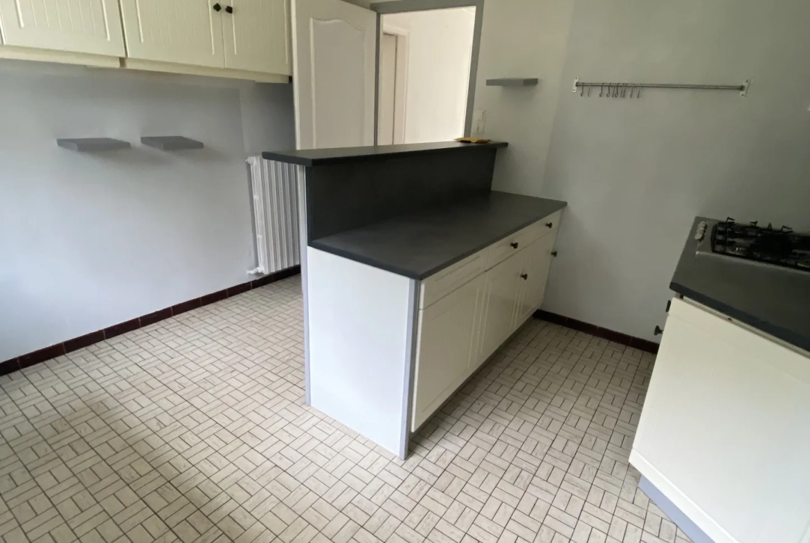 Maison 3 chambres avec garage à Challans, jardin et chauffage au fioul 