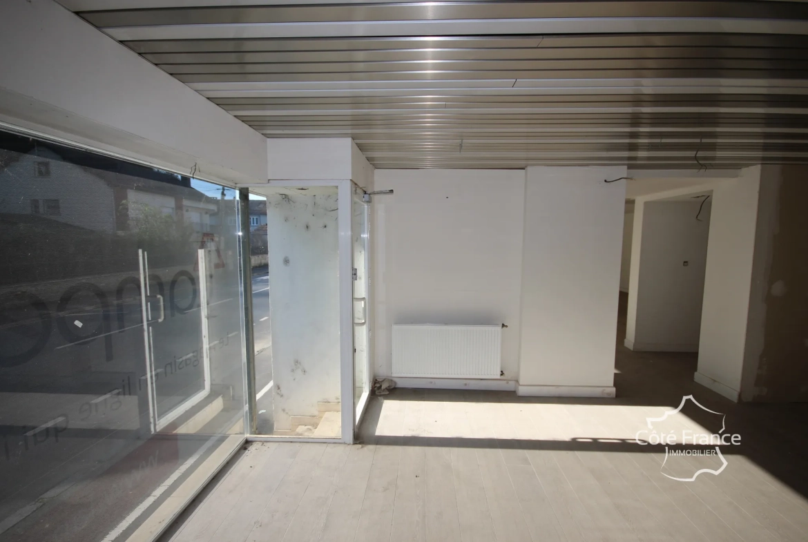 Vente bâtiment professionnel à Givet avec grande vitrine et parking stratégique 
