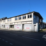 Vente bâtiment professionnel à Givet avec grande vitrine et parking stratégique