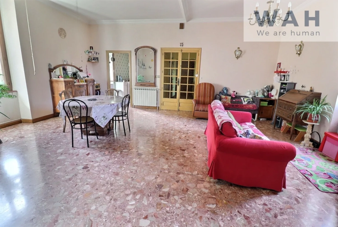 Vente Ensemble Immobilier à Lodeve (34700) avec 181 m², garage et vue rivière 