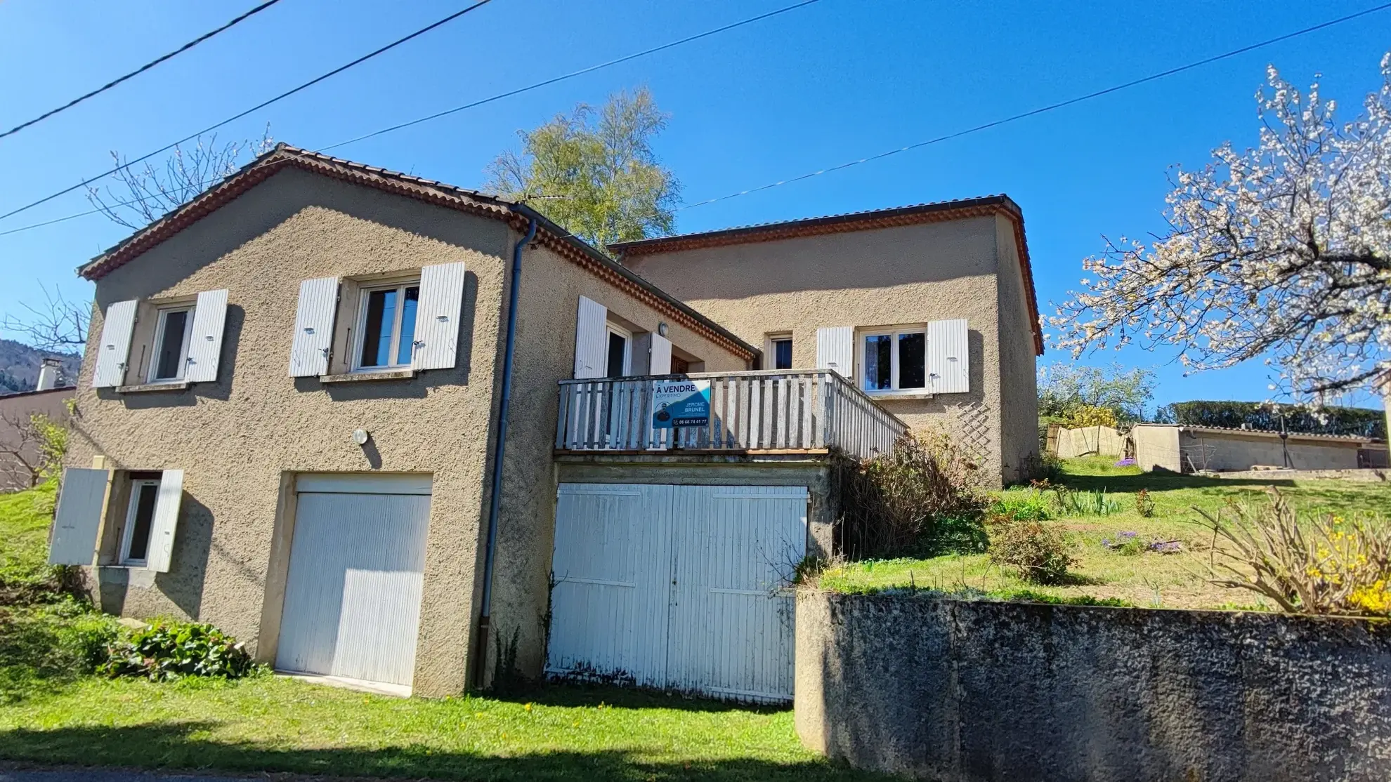 Maison à potentiel de 99 m² avec vue dégagée à Saint Barthélémy Grozon 