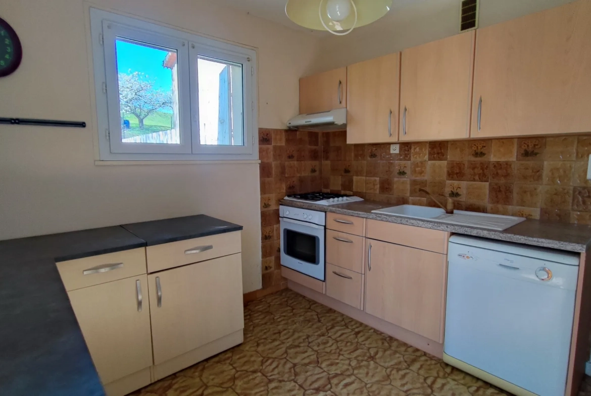 Maison à potentiel de 99 m² avec vue dégagée à Saint Barthélémy Grozon 