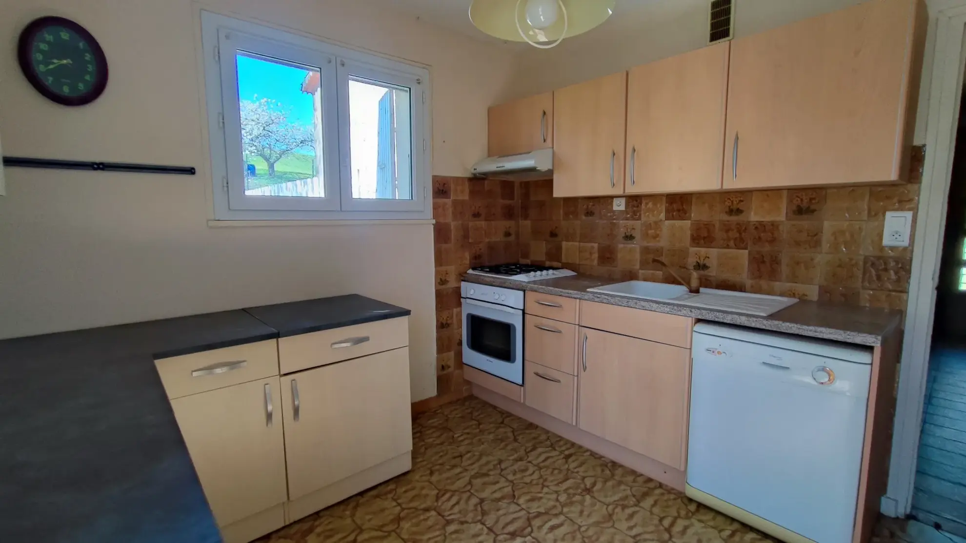 Maison à potentiel de 99 m² avec vue dégagée à Saint Barthélémy Grozon 