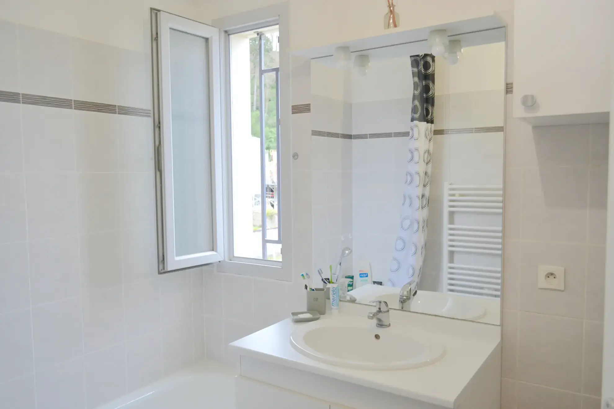 Bel appartement T2 avec balcon et parking à Bourgoin-Jallieu 