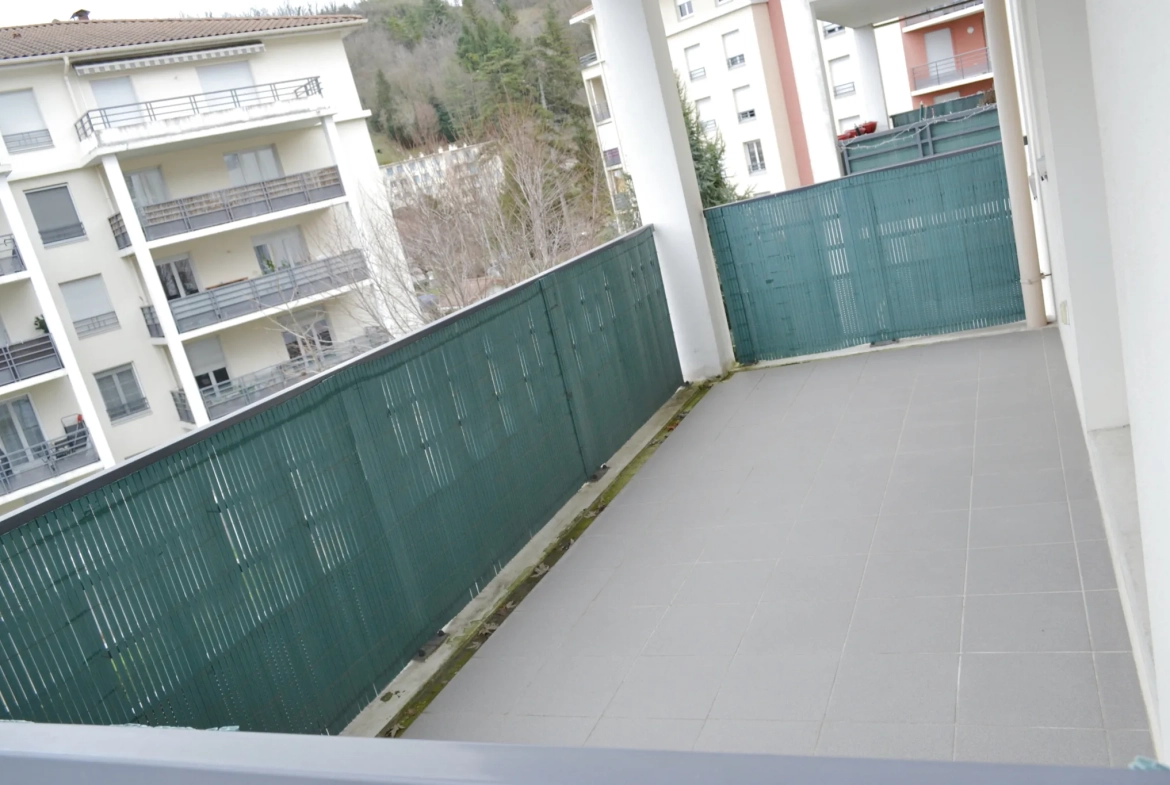 Bel appartement T2 avec balcon et parking à Bourgoin-Jallieu 